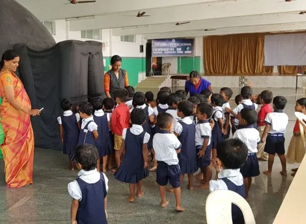 dome-planetarium-show